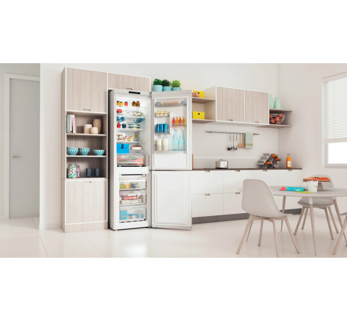 Холодильник Indesit INFC9 TI22W