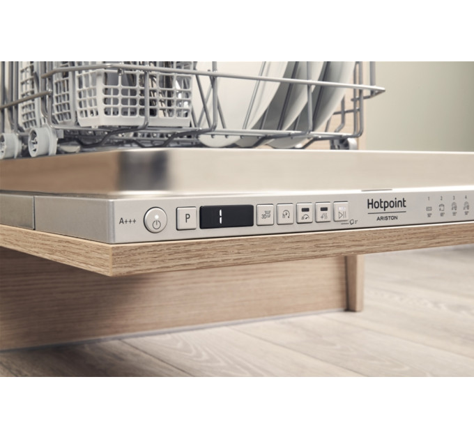Посудомоечная машина Hotpoint HSIO3O35WFE