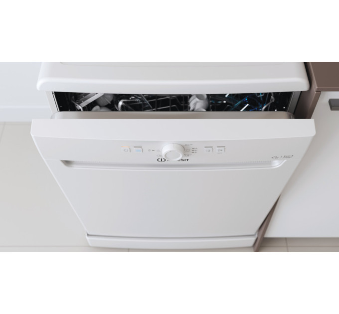 Посудомийна машина Indesit DFE 1B19 13