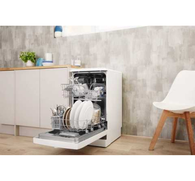 Посудомийна машина Indesit DSFE1B10