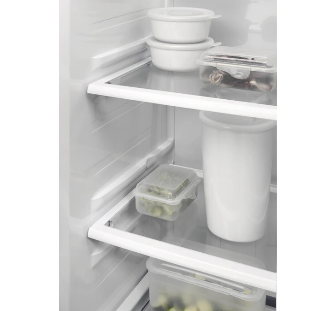 Холодильник Electrolux EAL6140WOU