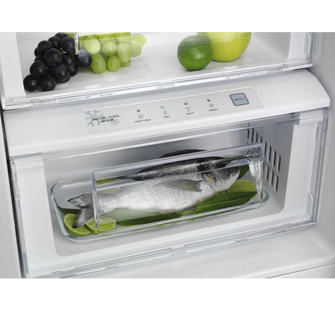 Холодильник Electrolux EAL6142BOX