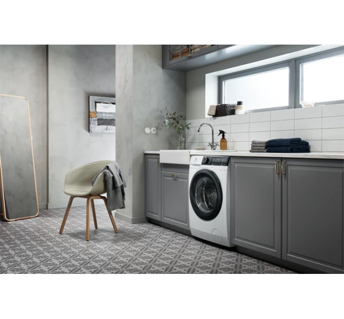 Пральна машина Electrolux EW8WR261B