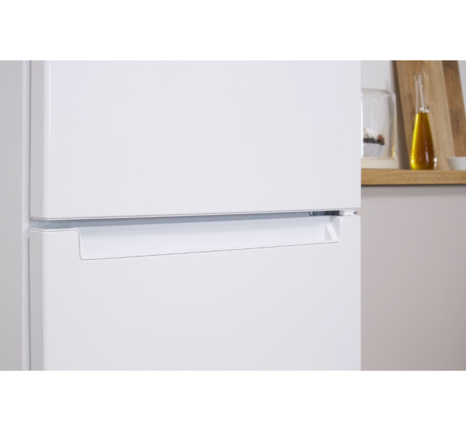 Холодильник Indesit DF 4201 W